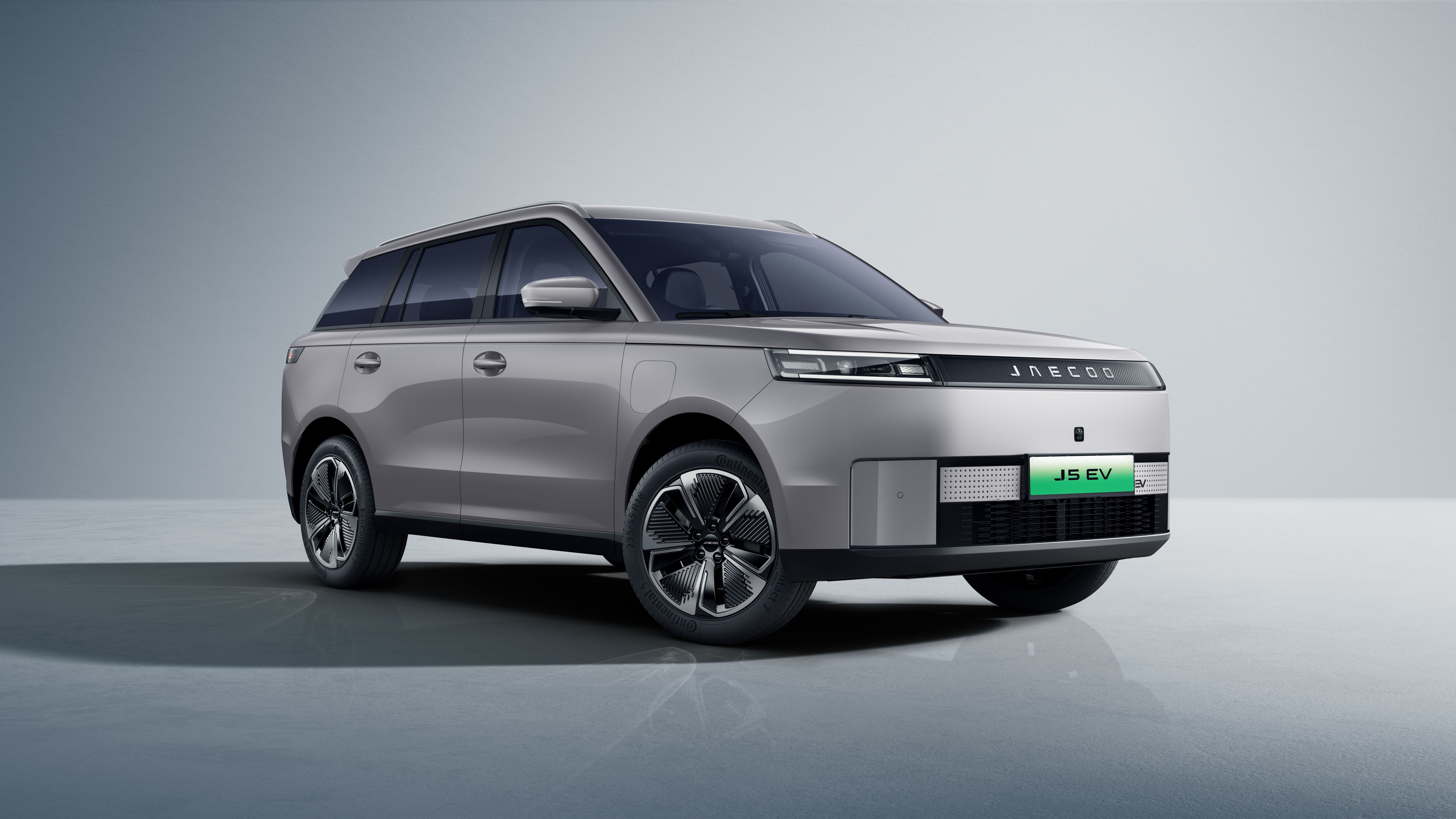 JAECOO J5 EV tampak depan